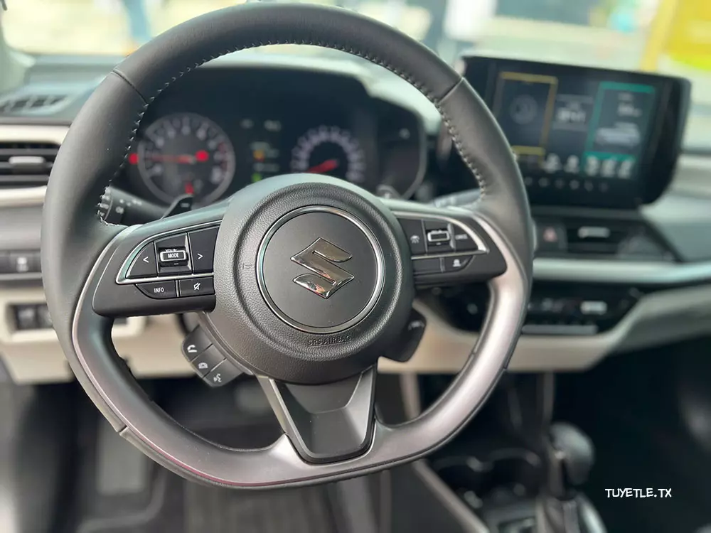 Suzuki Swift 2025 sở hữu vô lăng vát đáy, tích hợp phím chức năng Suzuki Swift 2025 sở hữu vô lăng vát đáy, tích hợp phím chức năng