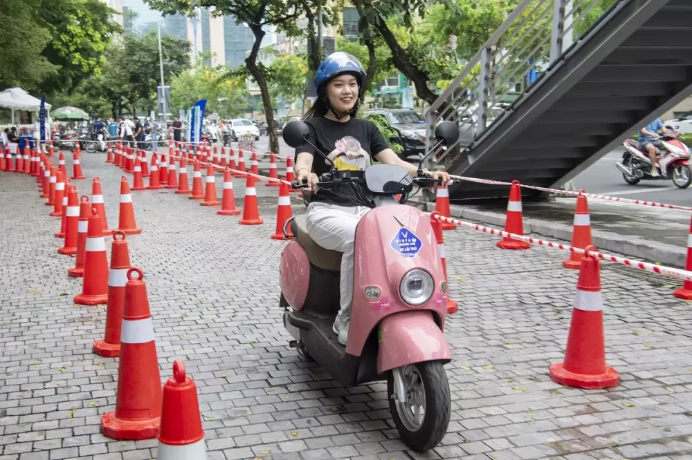 Chọn xe máy điện nào để được “3 không”: Không xăng, không tiếng ồn, không lo chi phí? Chọn xe máy điện nào để được “3 không”: Không xăng, không tiếng ồn, không lo chi phí?