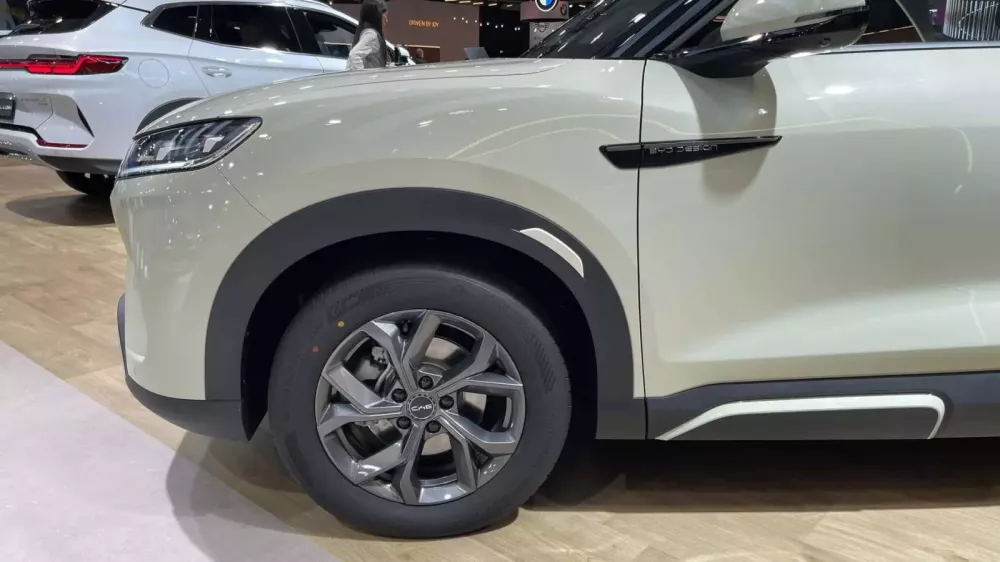 BYD Atto 2 dùng vành có thiết kế không mấy nổi bật BYD Atto 2 dùng vành có thiết kế không mấy nổi bật