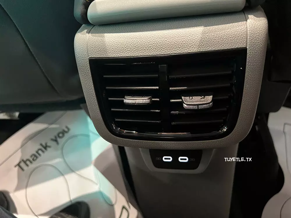 Cửa gió dành cho hàng ghế sau của Skoda Kushaq Cửa gió dành cho hàng ghế sau của Skoda Kushaq
