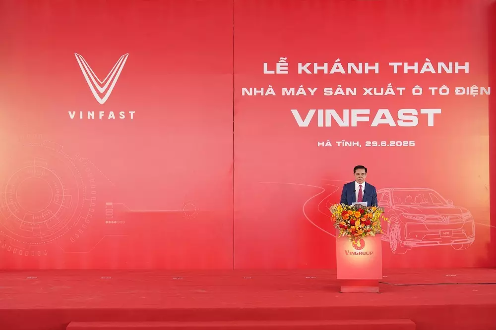Ông Võ Trọng Hải, Phó Bí thư tỉnh uỷ, Chủ tịch UBND tỉnh Hà Tĩnh đánh giá cao tiến độ dự án và đóng góp của Tập đoàn Vingroup cho kinh tế xã hội địa phương. Ông Võ Trọng Hải, Phó Bí thư tỉnh uỷ, Chủ tịch UBND tỉnh Hà Tĩnh đánh giá cao tiến độ dự án và đóng góp của Tập đoàn Vingroup cho kinh tế xã hội địa phương.
