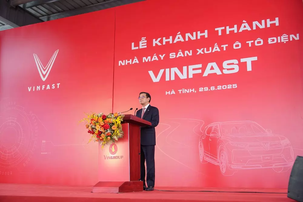 Ông Nguyễn Việt Quang, Phó chủ tịch kiêm Tổng giám đốc Tập đoàn Vingroup phát biểu tại sự kiện. Ông Nguyễn Việt Quang, Phó chủ tịch kiêm Tổng giám đốc Tập đoàn Vingroup phát biểu tại sự kiện.