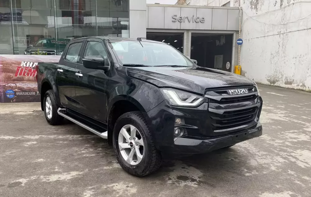 https://img.tinxe.vn/resize/1000x-/2025/07/01/0MQViQLm/isuzu-d-max-prestige-4x2-at-1-770d.webp