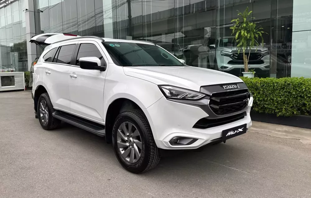 Isuzu mu-X được giảm giá chỉ còn 875 triệu đồng tại đại lý, rẻ ngang SUV cỡ C Isuzu mu-X được giảm giá chỉ còn 875 triệu đồng tại đại lý, rẻ ngang SUV cỡ C
