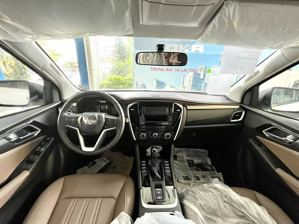 Nội thất khá lạc hậu của Isuzu mu-X B7 Plus 4x2 AT 2023 Nội thất khá lạc hậu của Isuzu mu-X B7 Plus 4x2 AT 2023