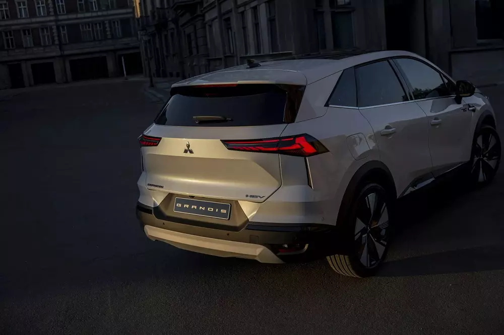 Mitsubishi Grandis 2025 chỉ dùng động cơ hybrid Mitsubishi Grandis 2025 chỉ dùng động cơ hybrid