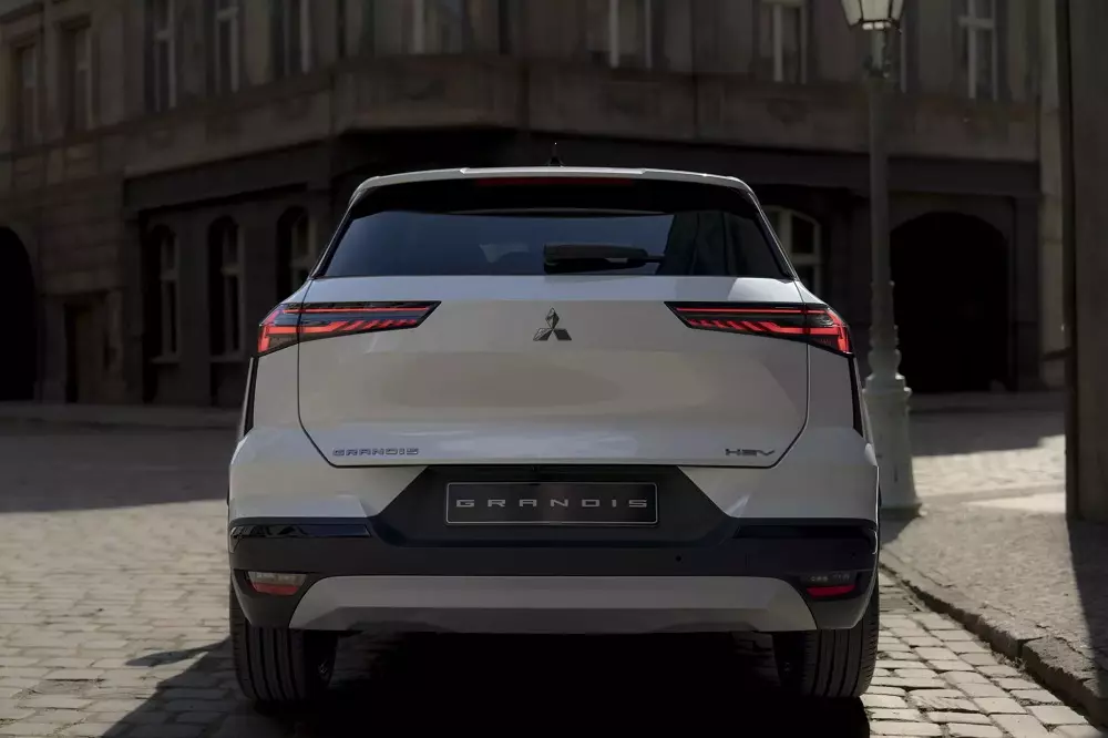 Thiết kế phía sau của Mitsubishi Grandis 2025 Thiết kế phía sau của Mitsubishi Grandis 2025