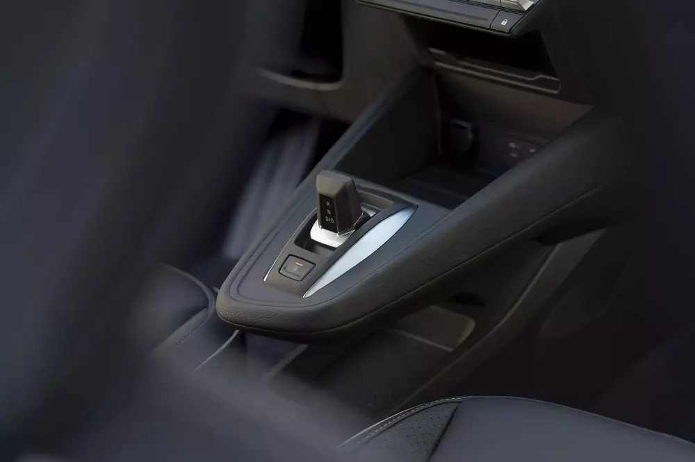 Cần số điện tử nhỏ gọn của Mitsubishi Grandis 2025 Cần số điện tử nhỏ gọn của Mitsubishi Grandis 2025