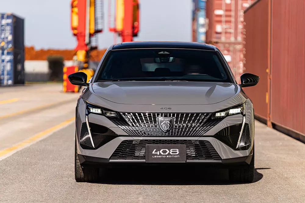 Peugeot 408 Legend Edition được sơn màu xám Selenium Grey mới Peugeot 408 Legend Edition được sơn màu xám Selenium Grey mới