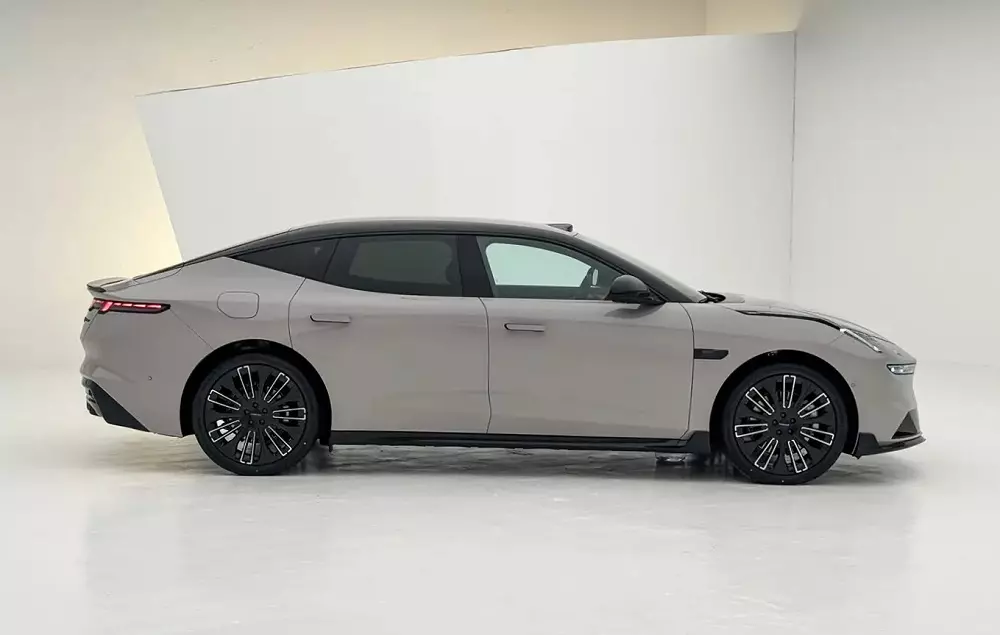Lynk & Co 10 EM-P có kích thước như BMW 5-Series Lynk & Co 10 EM-P có kích thước như BMW 5-Series