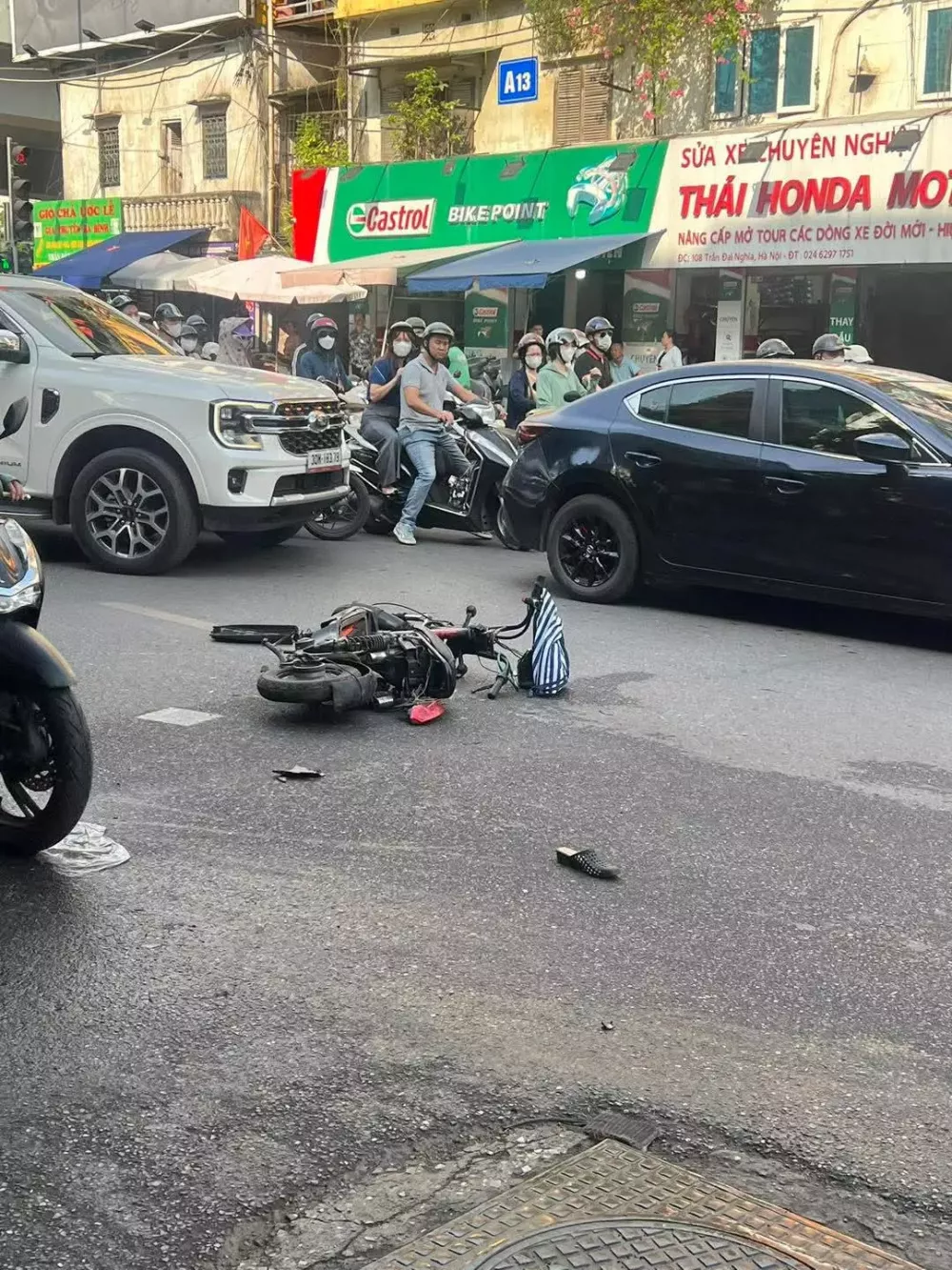 Có 10 người bị thương trong vụ tai nạn liên hoàn này Có 10 người bị thương trong vụ tai nạn liên hoàn này
