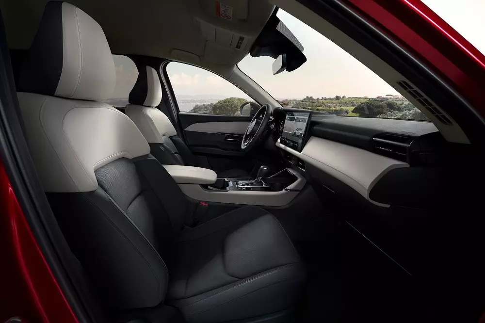 Ghế bọc da lộn màu trắng - đen của Mazda CX-5 2026 Ghế bọc da lộn màu trắng - đen của Mazda CX-5 2026