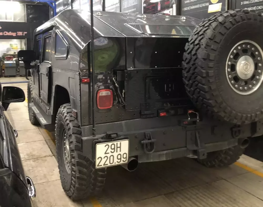 Hummer H1 Alpha interior