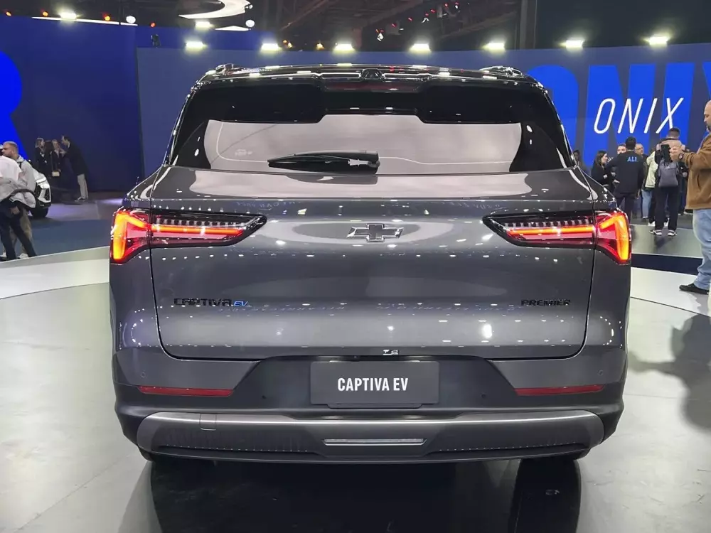 Chevrolet Captiva EV dùng chung mô-tơ điện và pin với Wuling Starlight S Chevrolet Captiva EV dùng chung mô-tơ điện và pin với Wuling Starlight S