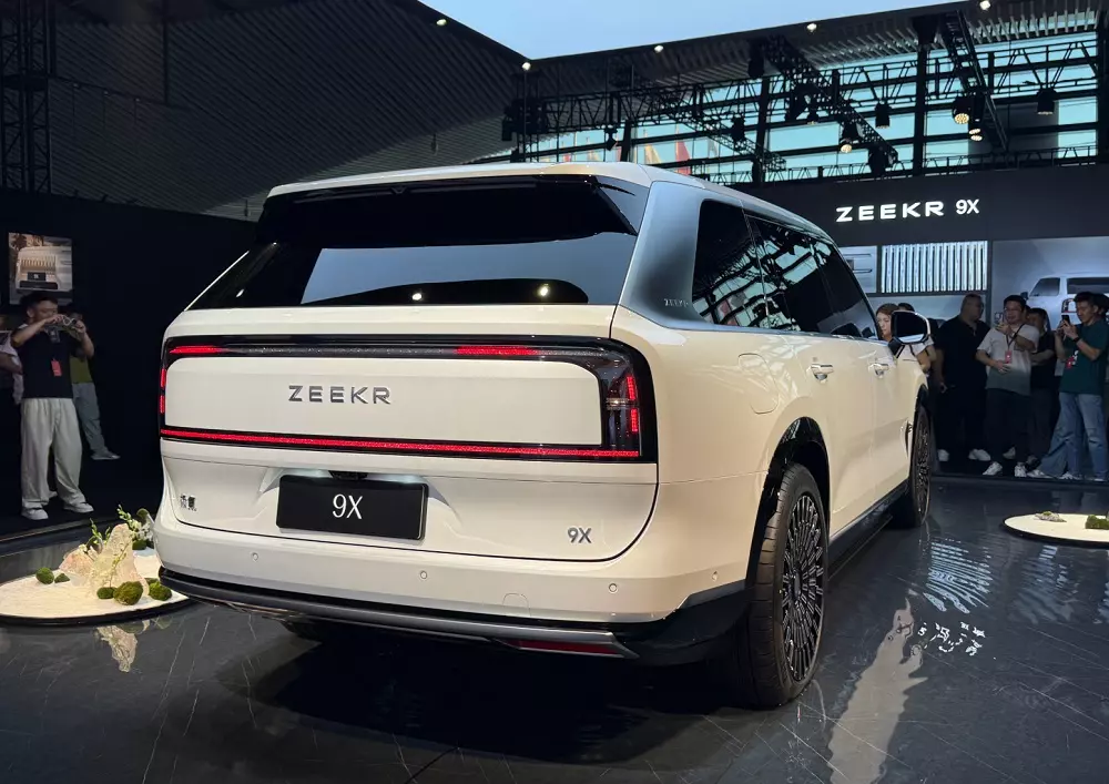 Zeekr 9X là SUV cỡ lớn mạnh 1.381 mã lực Zeekr 9X là SUV cỡ lớn mạnh 1.381 mã lực