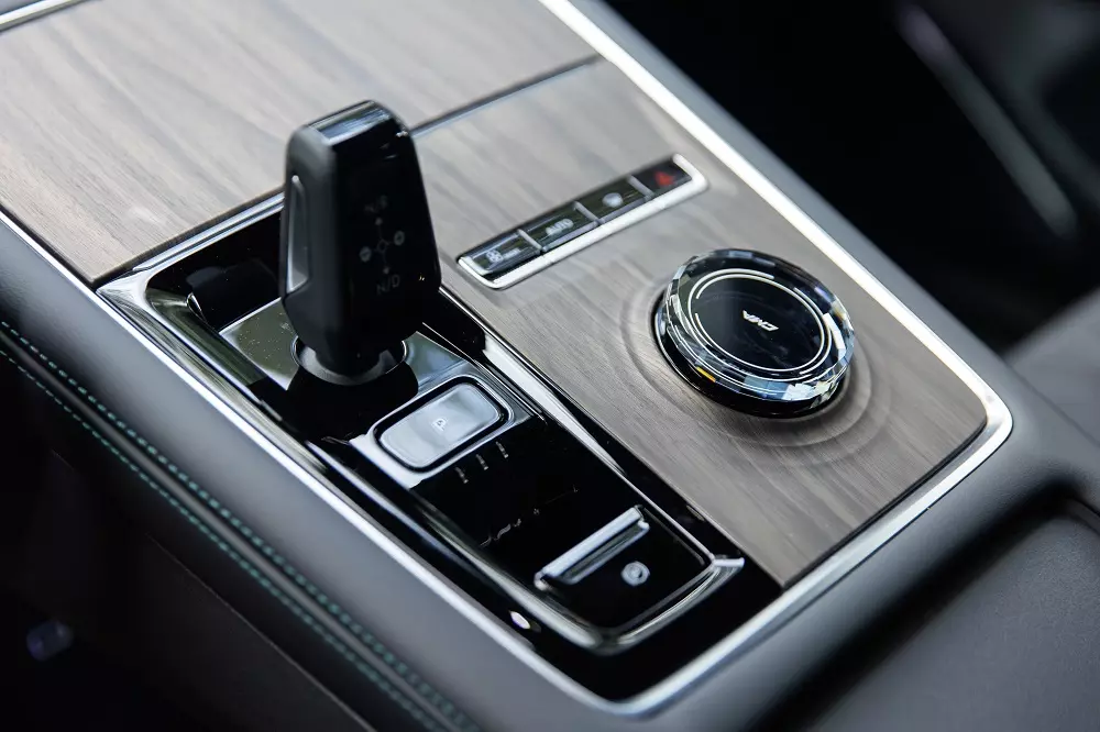 Cụm điều khiển trung tâm của Geely Monjaro Cụm điều khiển trung tâm của Geely Monjaro
