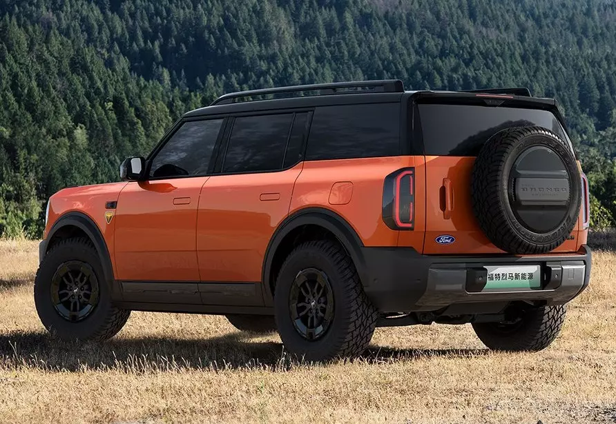Ford Bronco New Energy có kích thước lớn hơn phiên bản máy xăng Ford Bronco New Energy có kích thước lớn hơn phiên bản máy xăng