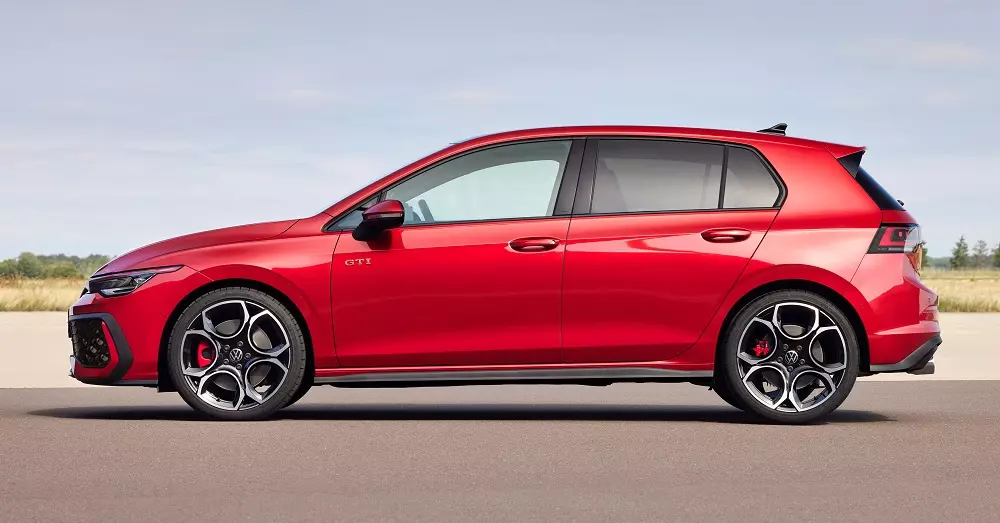 Volkswagen Golf có kích thước nhỏ hơn nhiều mẫu xe hạng C khác Volkswagen Golf có kích thước nhỏ hơn nhiều mẫu xe hạng C khác