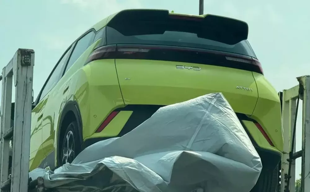BYD Atto 1 được vận chuyển trên đường phố Indonesia trước ngày ra mắt BYD Atto 1 được vận chuyển trên đường phố Indonesia trước ngày ra mắt