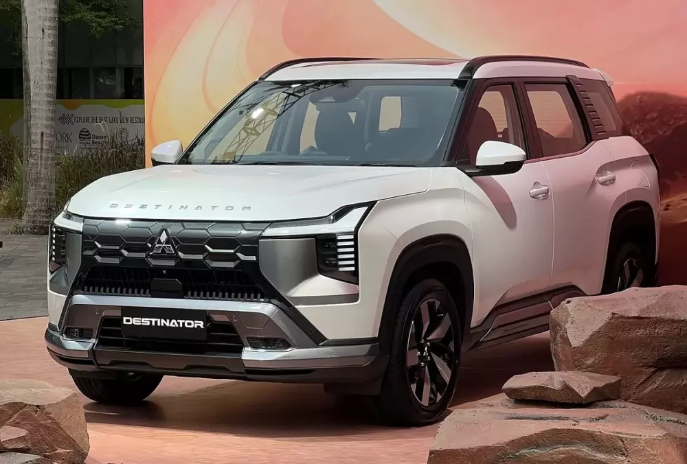 Mitsubishi Destinator có thể được bổ sung tùy chọn động cơ thứ hai, dùng chung với Outlander mới