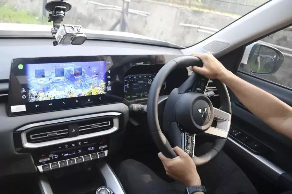 Vô lăng của Mitsubishi Destinator được đánh giá là không nặng, không nhẹ và chắc chắn Vô lăng của Mitsubishi Destinator được đánh giá là không nặng, không nhẹ và chắc chắn
