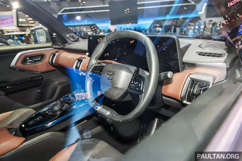 Toyota Urban Cruiser EV sở hữu vô lăng vát đáy Toyota Urban Cruiser EV sở hữu vô lăng vát đáy
