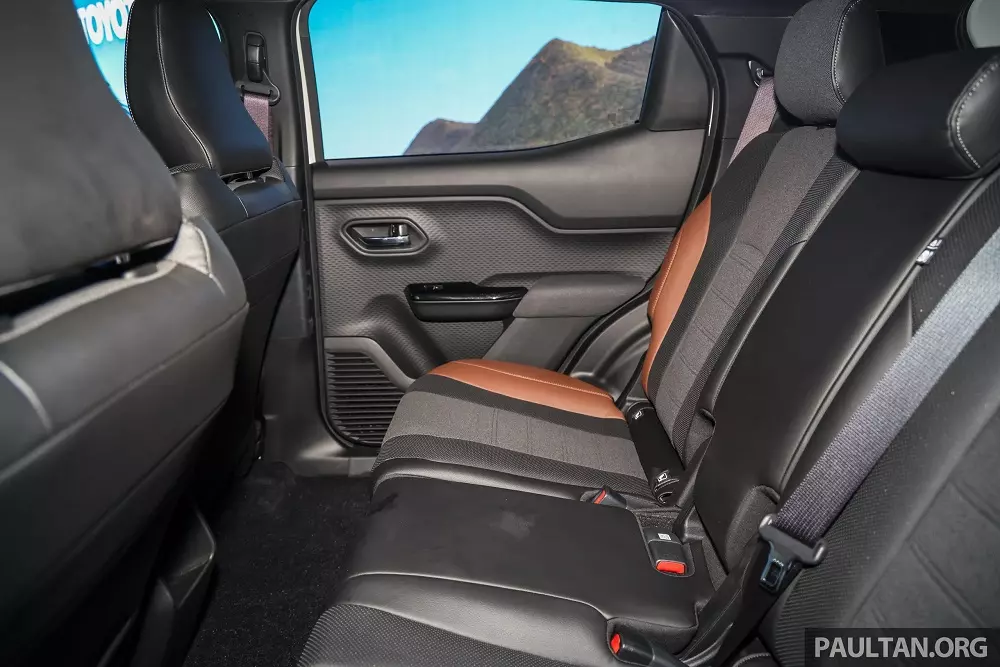 Hàng ghế sau rộng rãi của Toyota Urban Cruiser EV Hàng ghế sau rộng rãi của Toyota Urban Cruiser EV