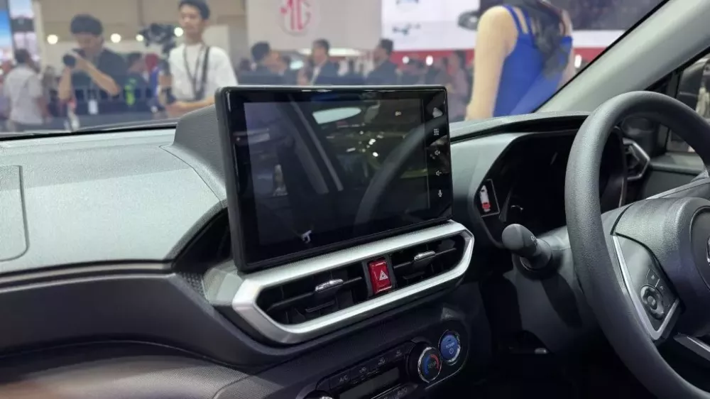 Màn hình cảm ứng trung tâm 10 inch là trang bị được lắp thêm cho Daihatsu Rocky e-Smart Hybrid ở Indonesia Màn hình cảm ứng trung tâm 10 inch là trang bị được lắp thêm cho Daihatsu Rocky e-Smart Hybrid ở Indonesia