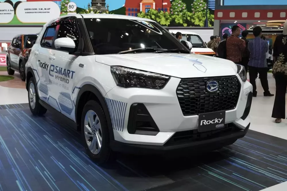 Daihatsu Rocky e-Smart Hybrid có giá hơn 400 triệu đồng ở Indonesia Daihatsu Rocky e-Smart Hybrid có giá hơn 400 triệu đồng ở Indonesia