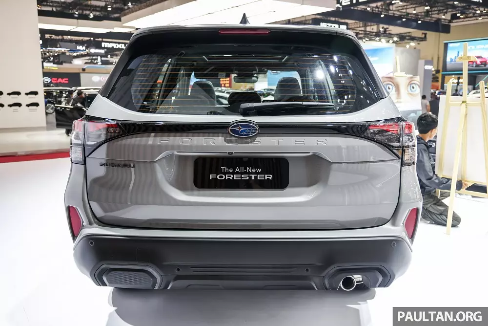 Subaru Forester 2026 nhìn từ phía sau Subaru Forester 2026 nhìn từ phía sau