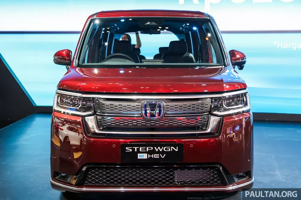 Honda StepWGN e:HEV được thiết kế vuông vức và thực dụng với trần cao Honda StepWGN e:HEV được thiết kế vuông vức và thực dụng với trần cao