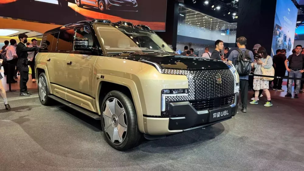 Yangwang U8L bắt đầu được mở bán với giá hơn 180.000 USD, cạnh tranh Rolls-Royce Cullinan Yangwang U8L bắt đầu được mở bán với giá hơn 180.000 USD, cạnh tranh Rolls-Royce Cullinan