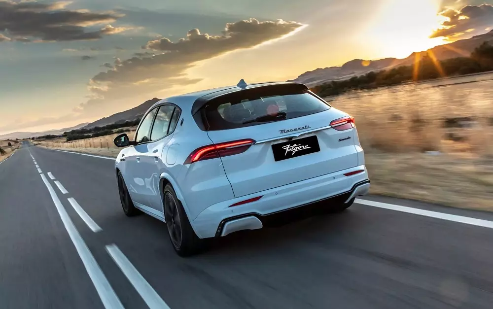 Maserati Grecale Folgore nhìn từ phía sau Maserati Grecale Folgore nhìn từ phía sau