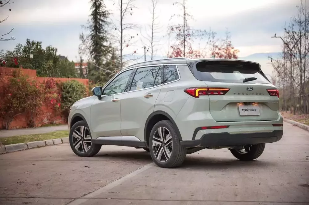 Ford Territory 2026 nhìn từ phía sau Ford Territory 2026 nhìn từ phía sau