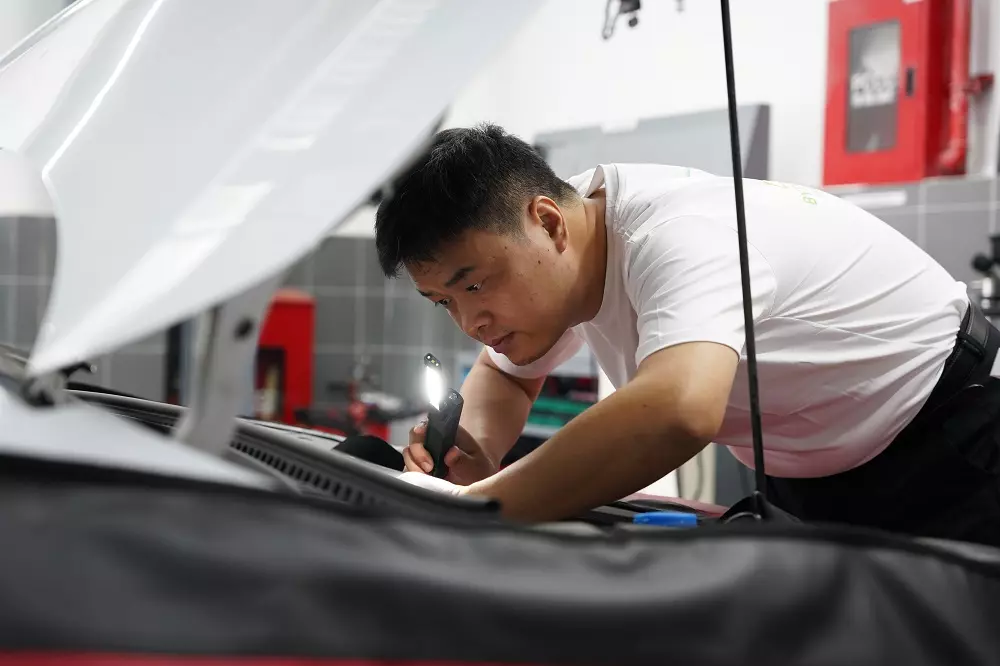 Chuyên gia He Pu - kỹ sư hơn 18 năm kinh nghiệm trong lĩnh vực kỹ thuật và dịch vụ hậu mãi Chuyên gia He Pu - kỹ sư hơn 18 năm kinh nghiệm trong lĩnh vực kỹ thuật và dịch vụ hậu mãi