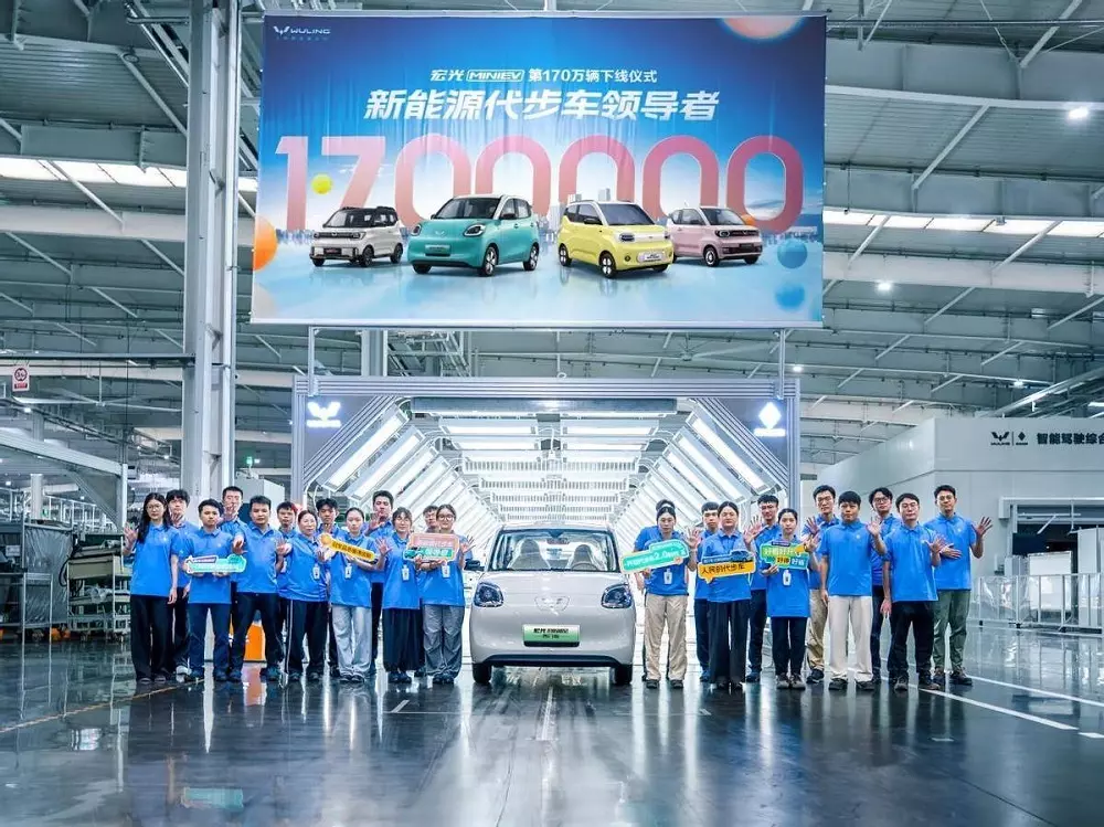 Cứ 2 phút lại có một chiếc xe điện giá bèo Wuling Hongguang Mini EV bán ra Cứ 2 phút lại có một chiếc xe điện giá bèo Wuling Hongguang Mini EV bán ra