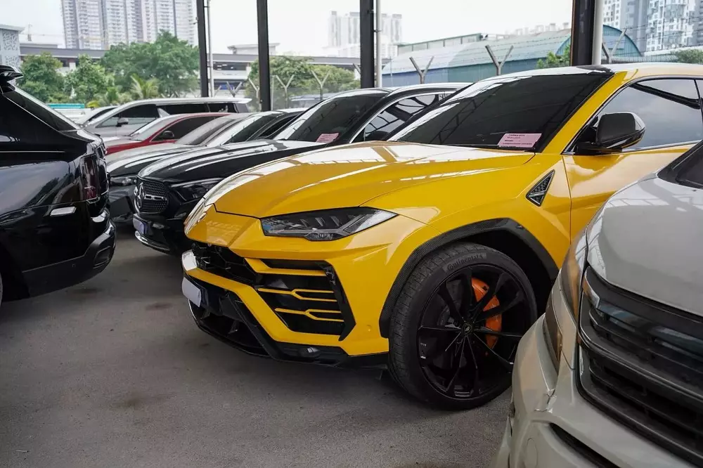 Lamborghini Urus màu vàng Lamborghini Urus màu vàng
