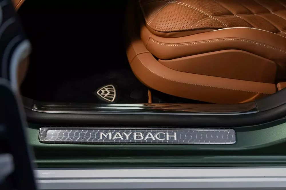 Ốp bệ cửa của Mercedes-Maybach S680 Edition Emerald Isle Ốp bệ cửa của Mercedes-Maybach S680 Edition Emerald Isle