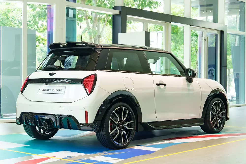 Thiết kế phía sau của MINI John Cooper Works 3-Cửa thế hệ mới Thiết kế phía sau của MINI John Cooper Works 3-Cửa thế hệ mới