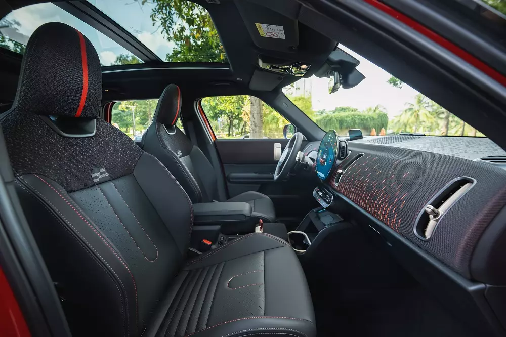 Bộ đôi MINI John Cooper Works thế hệ mới dùng ghế thể thao Bộ đôi MINI John Cooper Works thế hệ mới dùng ghế thể thao