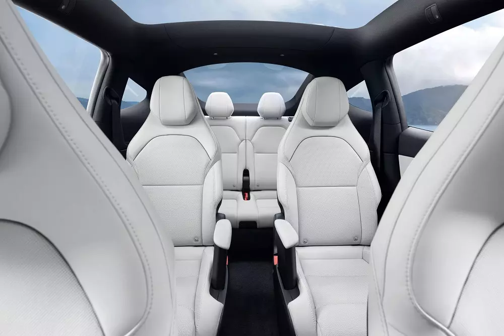 Tesla Model Y L sở hữu nội thất 6 chỗ ngồi Tesla Model Y L sở hữu nội thất 6 chỗ ngồi