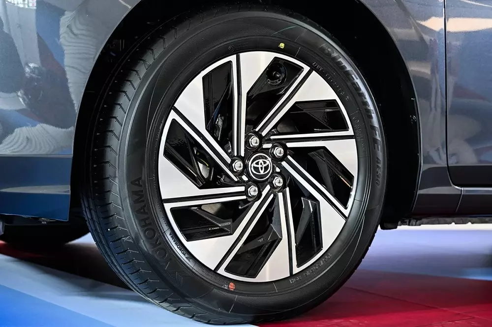 Vành 16 inch của Toyota Vios Hybrid bản Premium Vành 16 inch của Toyota Vios Hybrid bản Premium