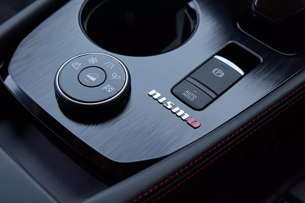 Cụm điều khiển trung tâm của Nissan X-Trail Nismo Cụm điều khiển trung tâm của Nissan X-Trail Nismo