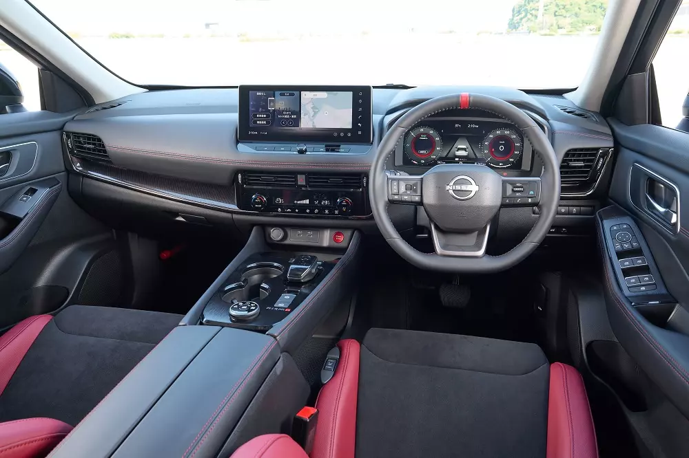 Khoang lái của Nissan X-Trail Nismo Khoang lái của Nissan X-Trail Nismo