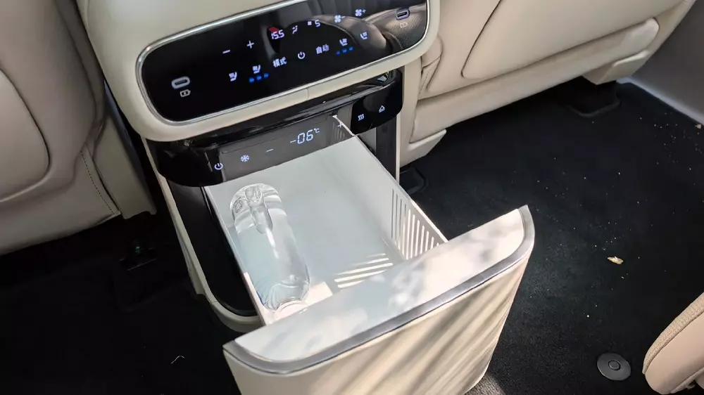 Tủ lạnh nhỏ của Geely Galaxy M9 Tủ lạnh nhỏ của Geely Galaxy M9