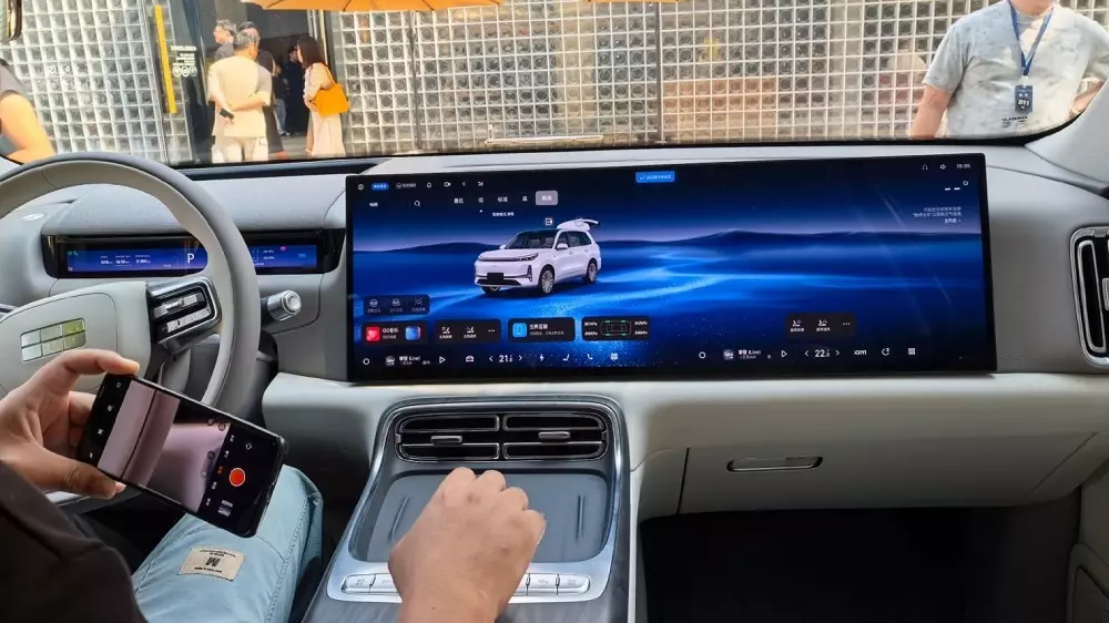 Màn hình giải trí 30 inch của Geely Galaxy M9 Màn hình giải trí 30 inch của Geely Galaxy M9