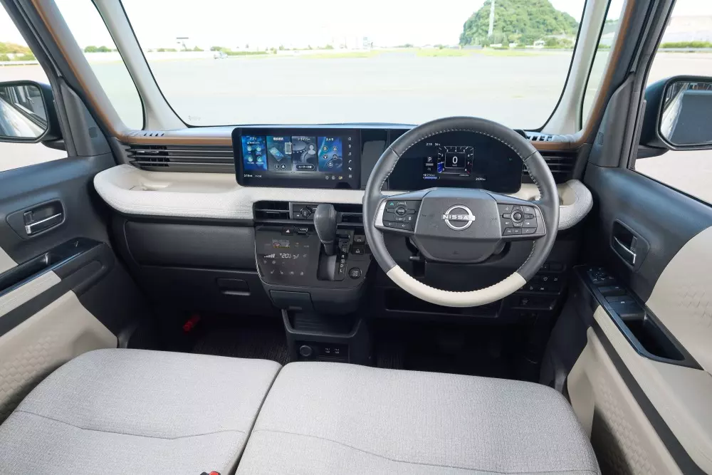 Khoang lái của Nissan Roox Khoang lái của Nissan Roox