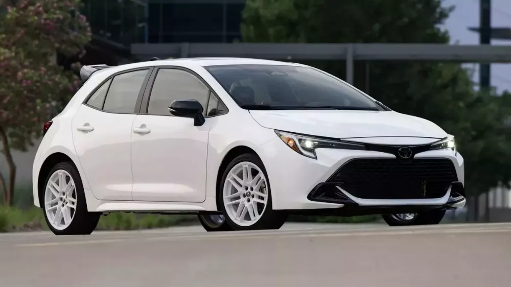 Toyota Corolla Hatchback 2026 không thay đổi động cơ Toyota Corolla Hatchback 2026 không thay đổi động cơ