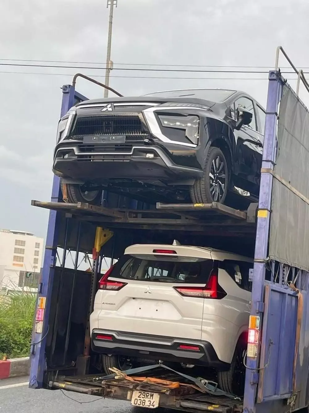 Mitsubishi Xpander 2025 bị bắt gặp trên đường phố Việt Nam, chuẩn bị cho ngày ra mắt