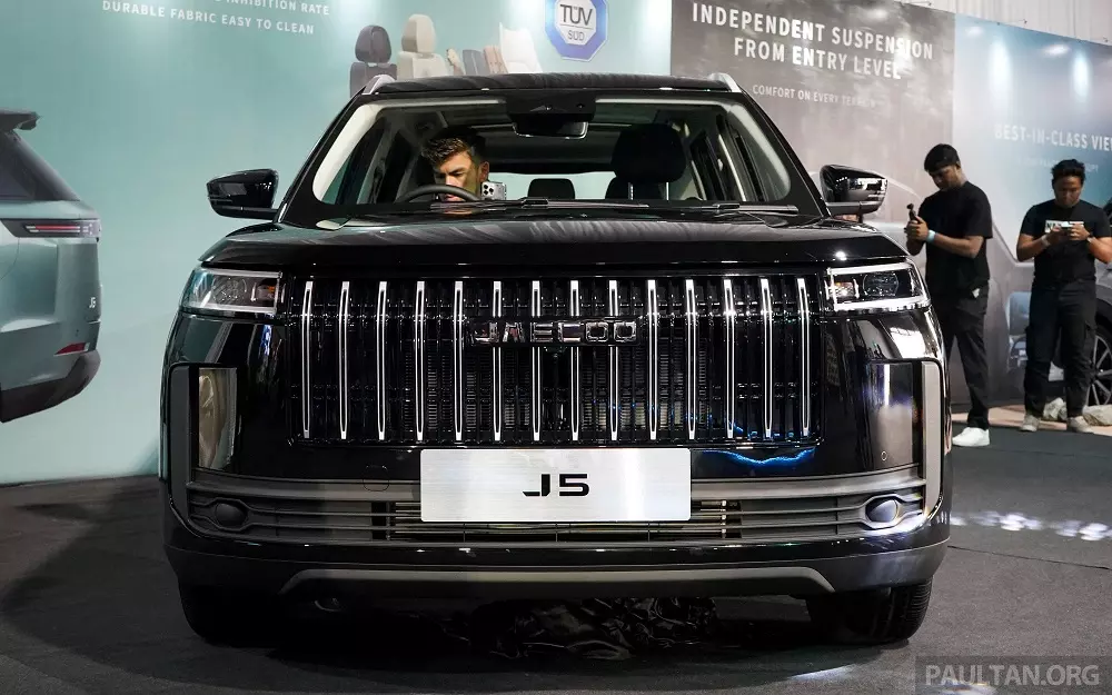 Jaecoo J5 sở hữu lưới tản nhiệt với các nan nằm dọc Jaecoo J5 sở hữu lưới tản nhiệt với các nan nằm dọc